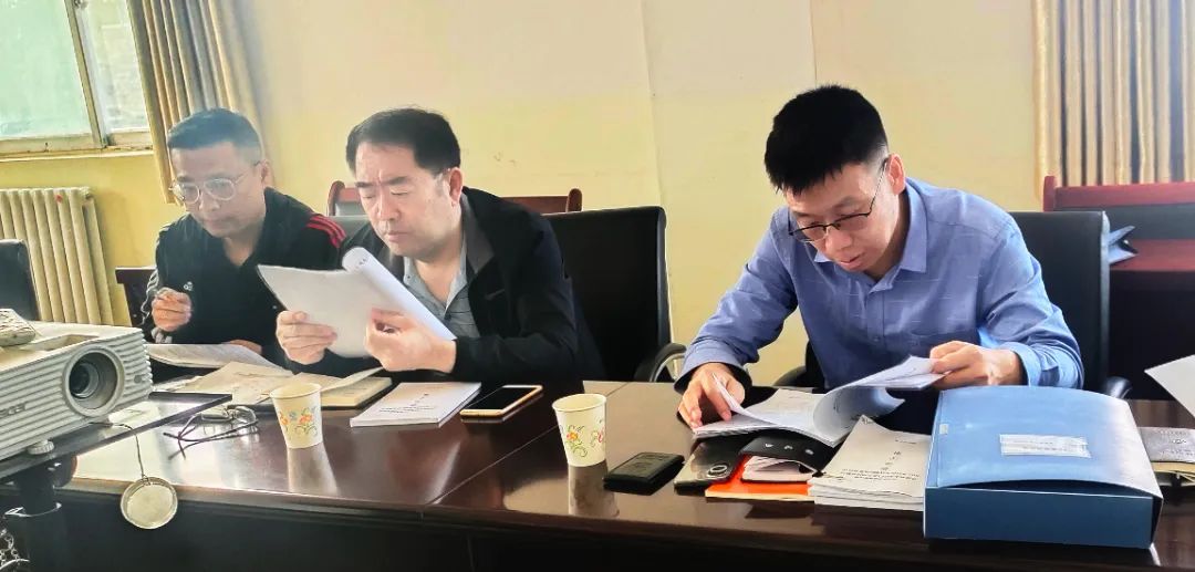 兰州铁路监督治理局及青藏铁路结合视察组莅临我司视察龙8头号玩家专用铁路运行情况