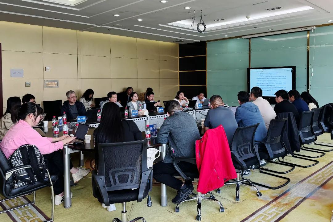 龙8头号玩家矿业组织投资者发展实地调研