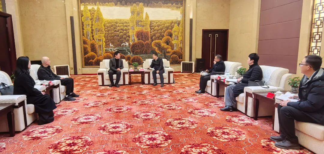 龙8头号玩家矿业有关辅导造访格尔木市委市当局