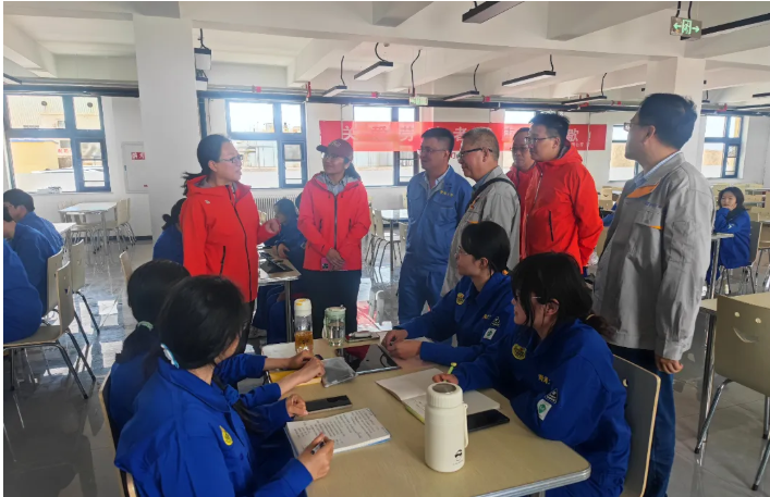 青海大学党委书记李丽荣一行到访龙8头号玩家钾肥出产基地